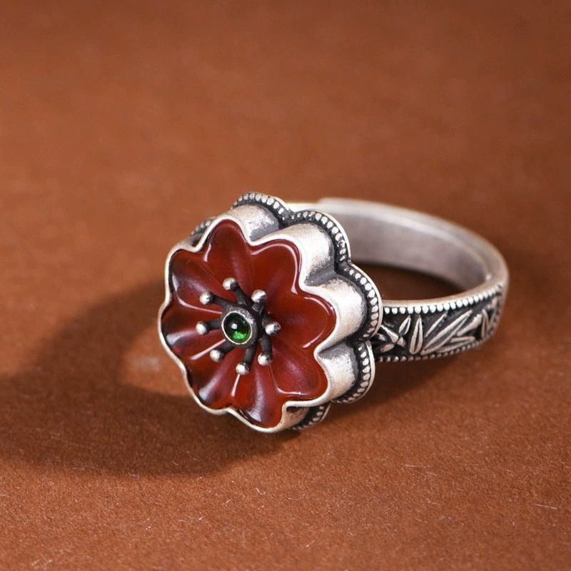 衣笠草の花のリング - 自然の美しさと伝統的な意匠が見事に融合 R364