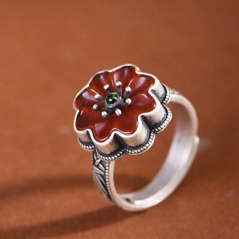 衣笠草の花のリング - 自然の美しさと伝統的な意匠が見事に融合 R364