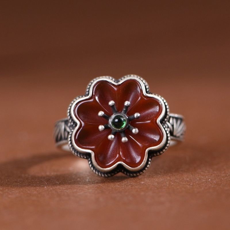 衣笠草の花のリング - 自然の美しさと伝統的な意匠が見事に融合 R364