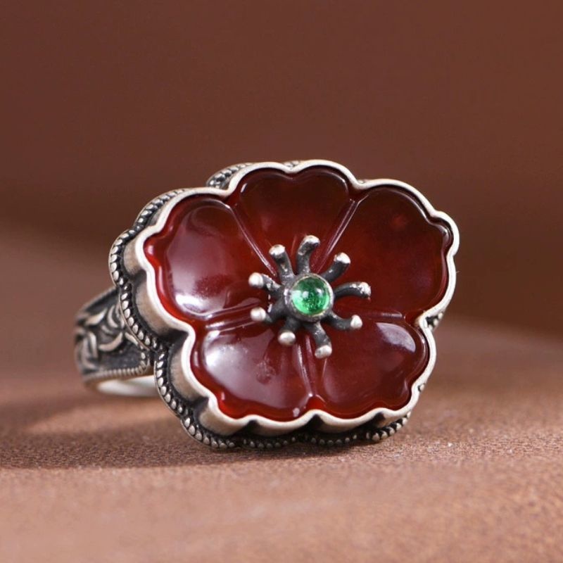 蓮の花のリング - 日常の装いに華やかさを添える R365