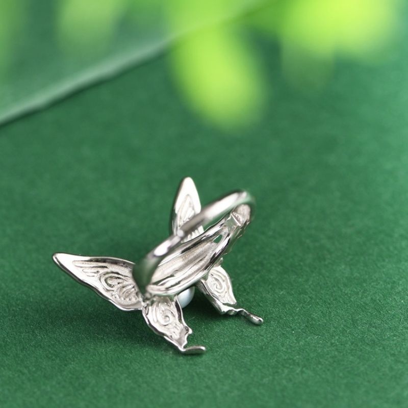 蝶々のリング - パールの柔らかな輝きが優雅さを加え R366