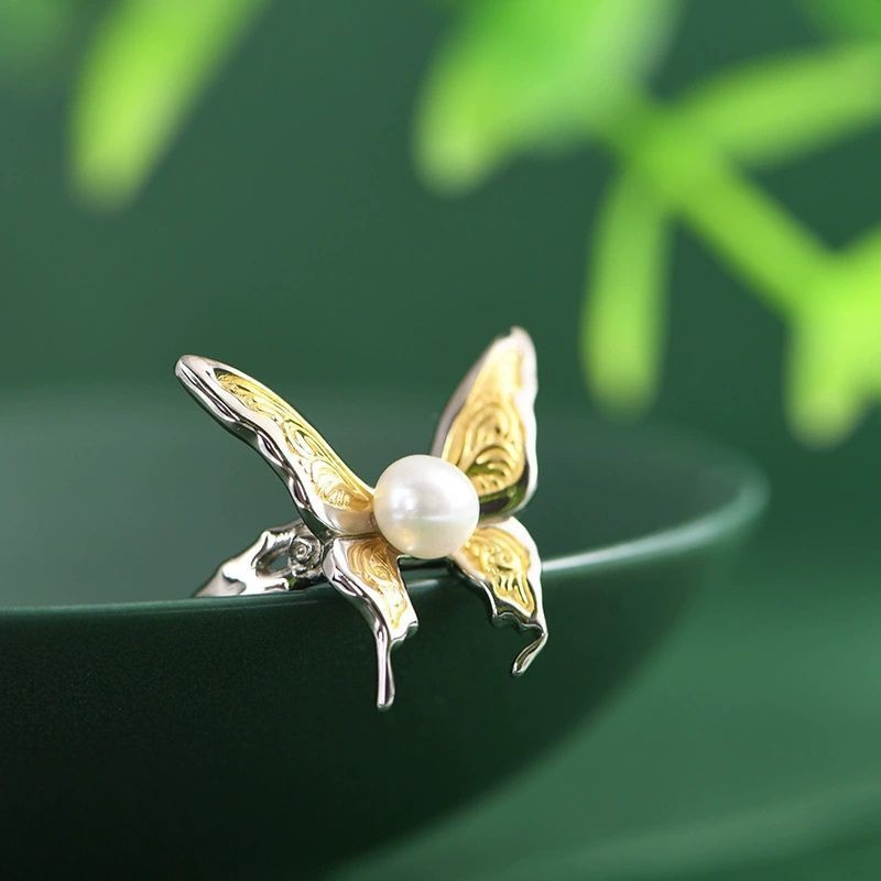 蝶々のリング - パールの柔らかな輝きが優雅さを加え R366