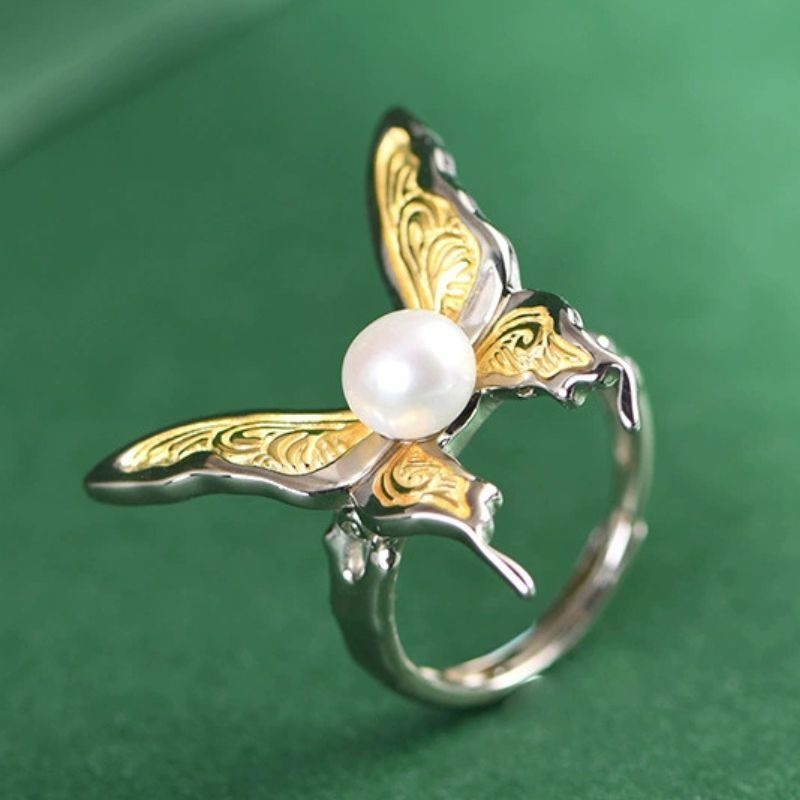 蝶々のリング - パールの柔らかな輝きが優雅さを加え R366