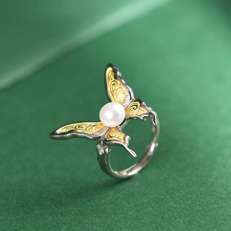 蝶々のリング - パールの柔らかな輝きが優雅さを加え R366