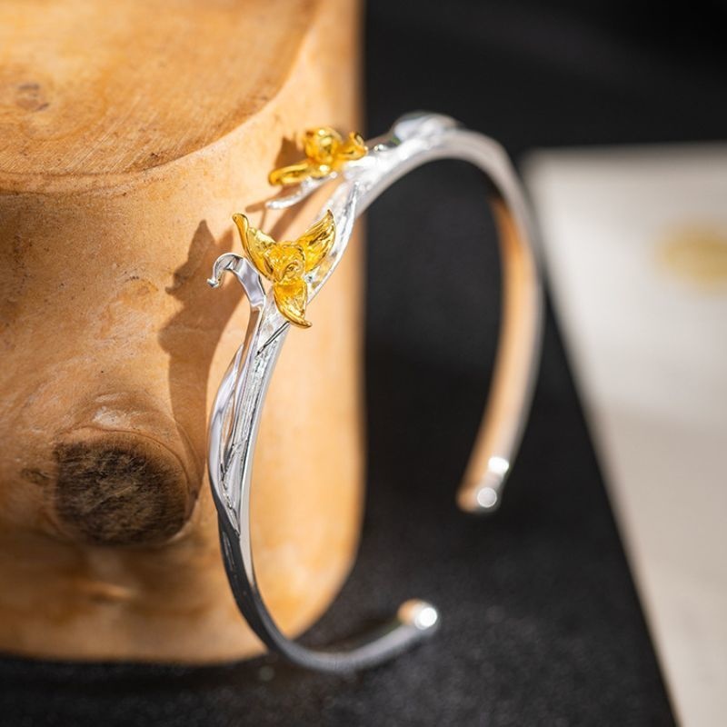 トキソウのバングル - 自然の優雅さと華やかさを感じる B082