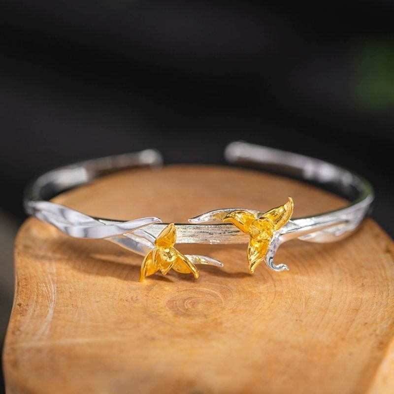 トキソウのバングル - 自然の優雅さと華やかさを感じる B082