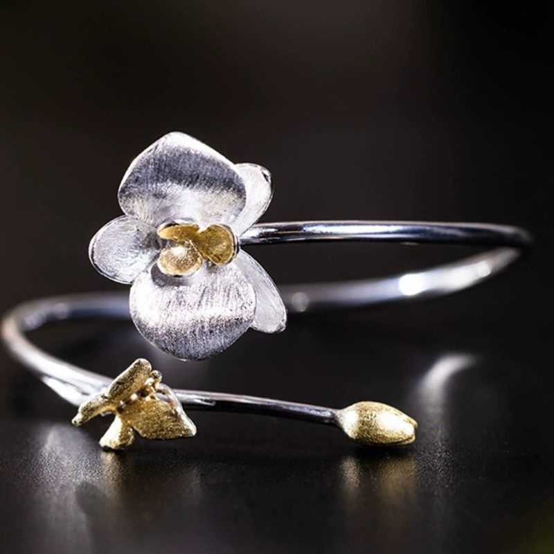 胡蝶蘭のバングル - 日常生活の中でも非日常的な美しさを! B086