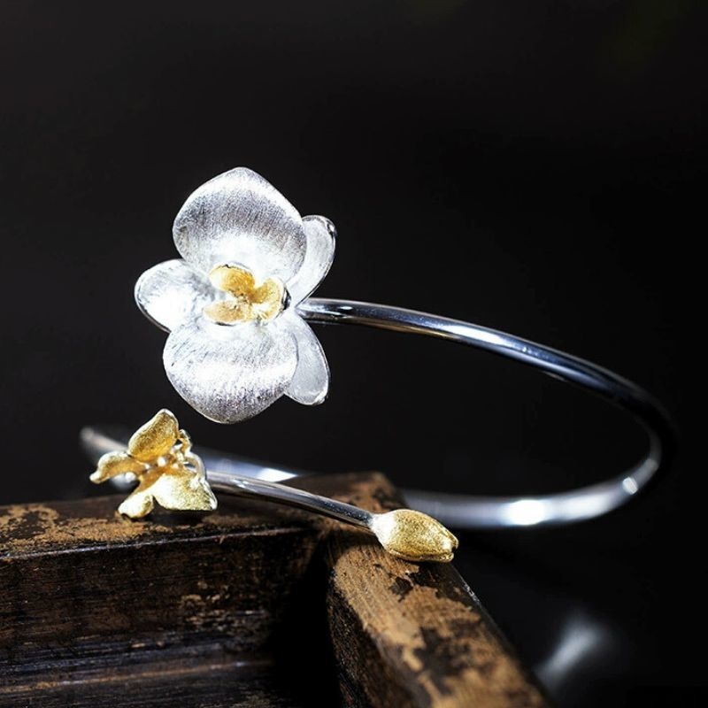 胡蝶蘭のバングル - 日常生活の中でも非日常的な美しさを! B086