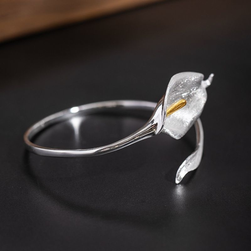 胡蝶蘭のバングル - 日常生活の中でも非日常的な美しさを! B086