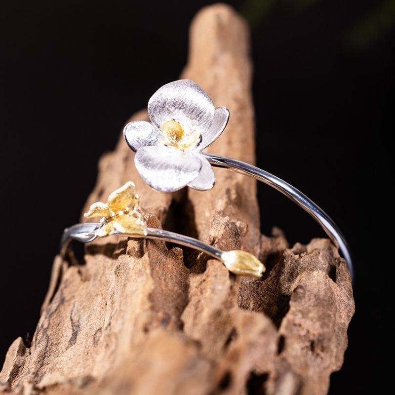 胡蝶蘭のバングル - 日常生活の中でも非日常的な美しさを! B086