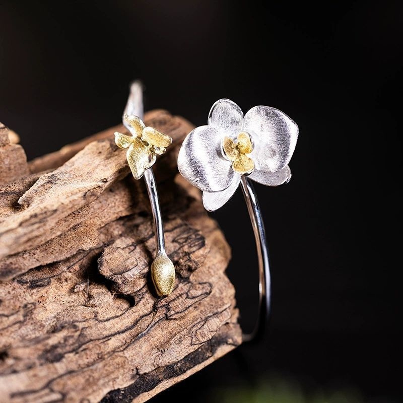 胡蝶蘭のバングル - 日常生活の中でも非日常的な美しさを! B086