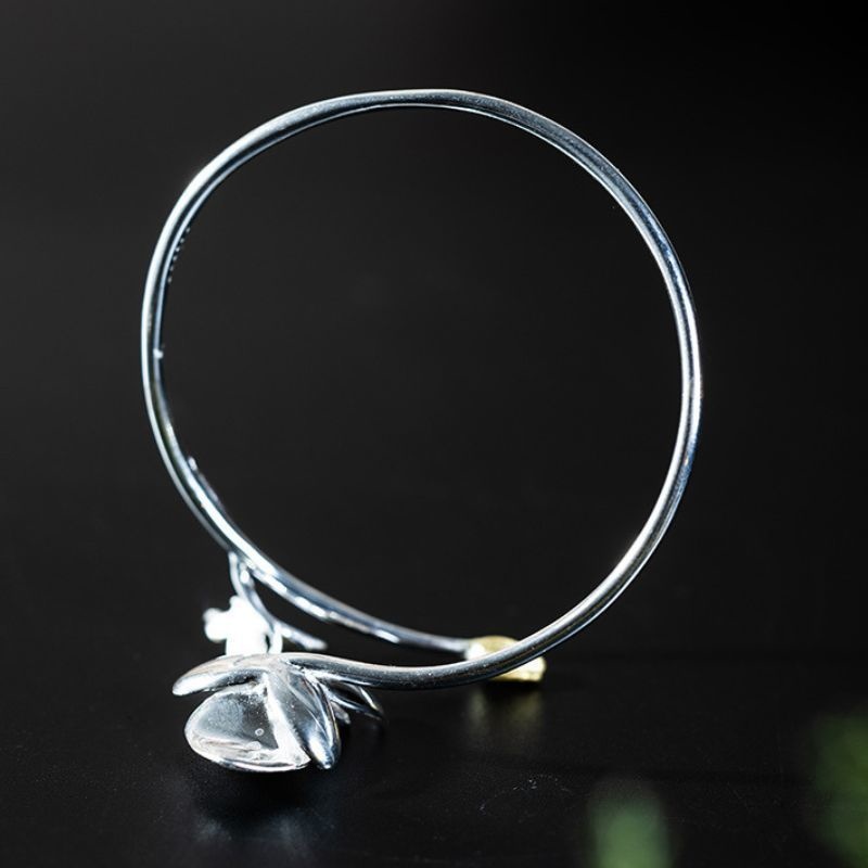 胡蝶蘭のバングル - 日常生活の中でも非日常的な美しさを! B086