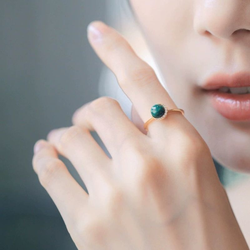 三日月のリング - マラカイトの自然な模様が魅力的 R378