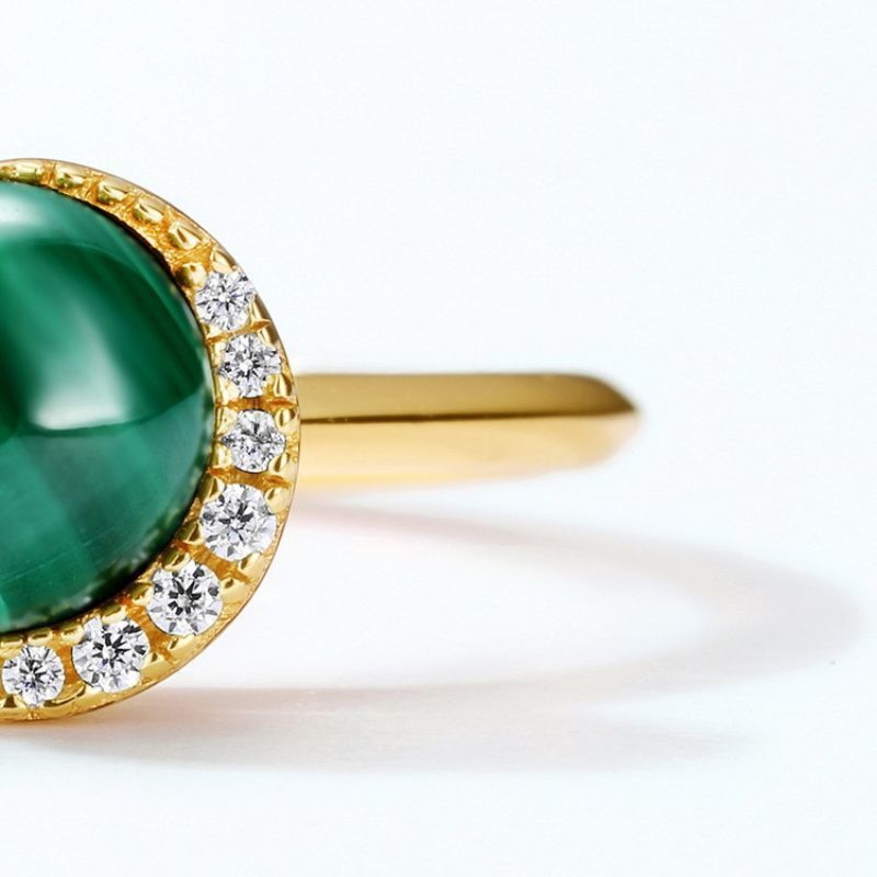 三日月のリング - マラカイトの自然な模様が魅力的 R378