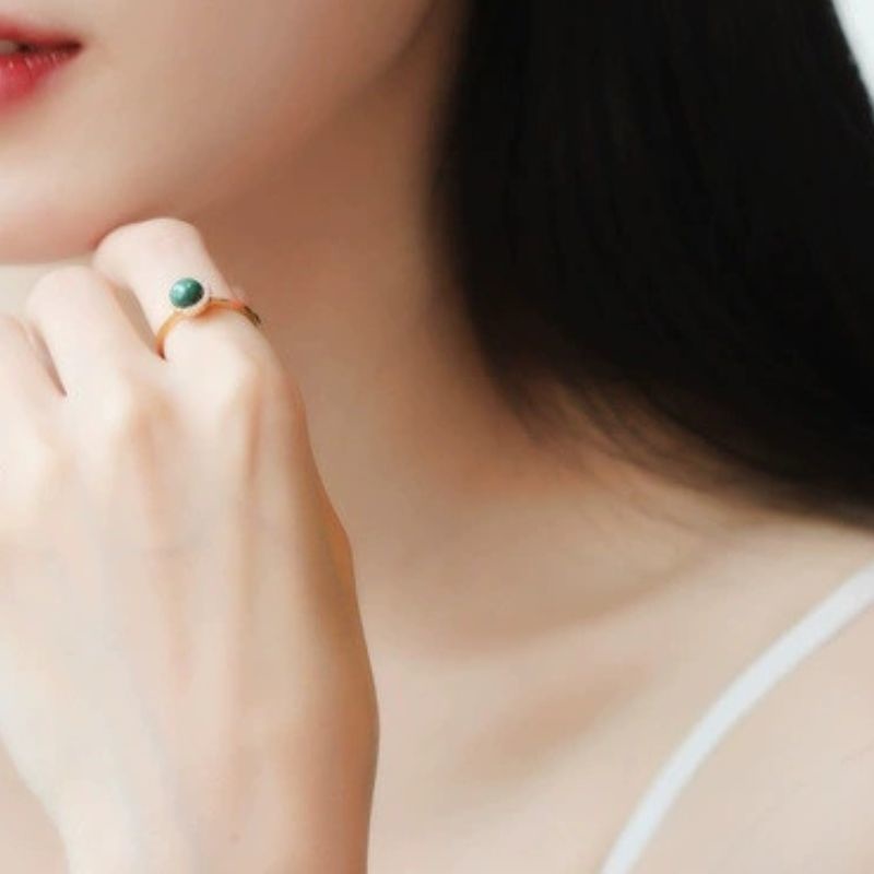 三日月のリング - マラカイトの自然な模様が魅力的 R378