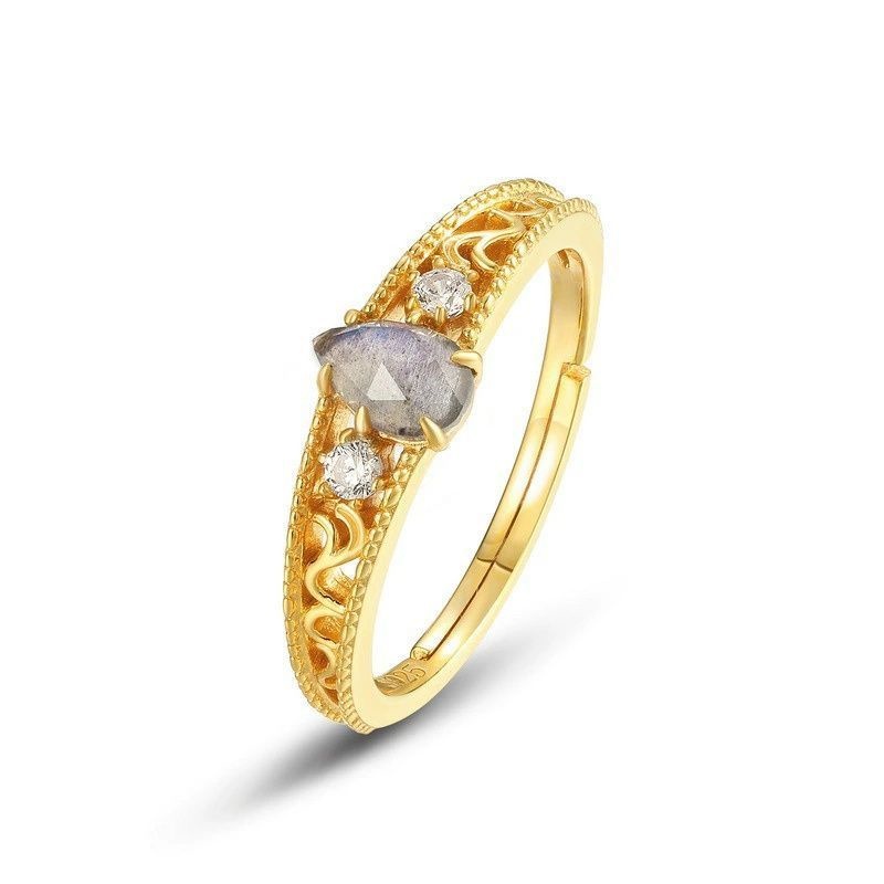 唐草模様のリング - ラブラドライトの神秘的な輝きに引き立つ R384