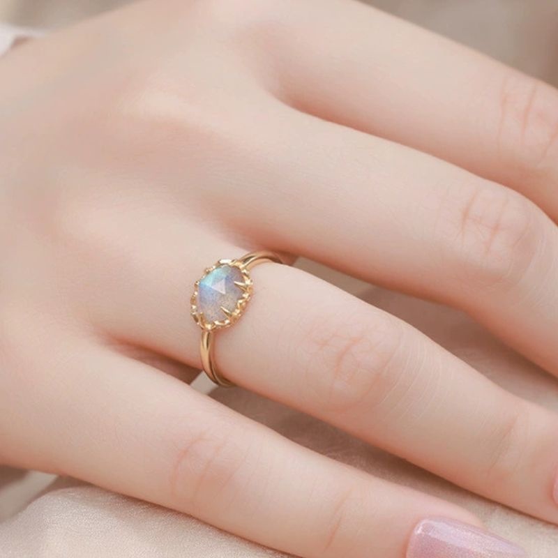 ラブラドライトのリング - すかし模様は職人の技が光る R385