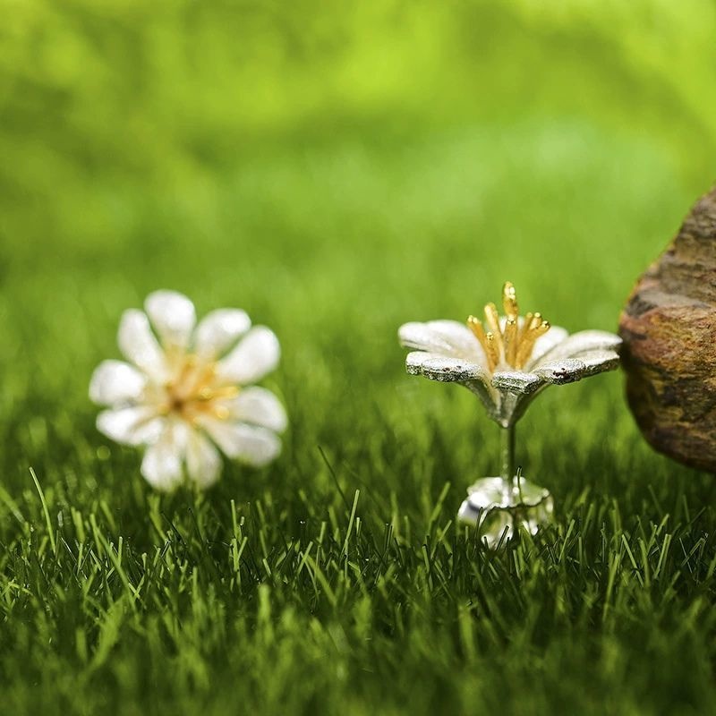 シレネアルメリアの花のピアス - 繊細で美しい花びらを忠実に再現する P193