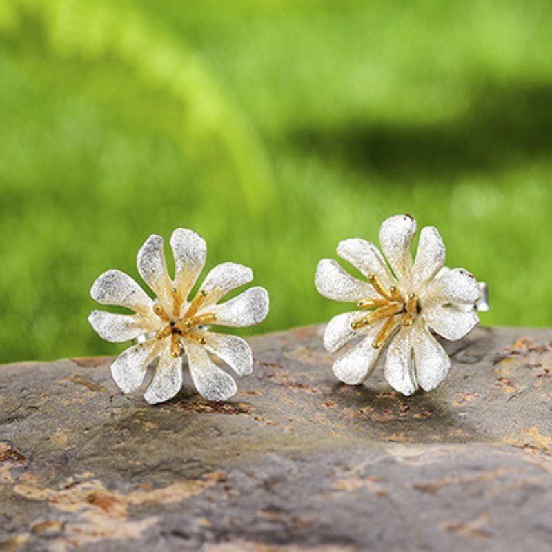 シレネアルメリアの花のピアス - 繊細で美しい花びらを忠実に再現する P193