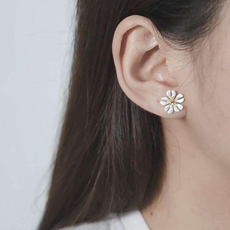 シレネアルメリアの花のピアス - 繊細で美しい花びらを忠実に再現する P193