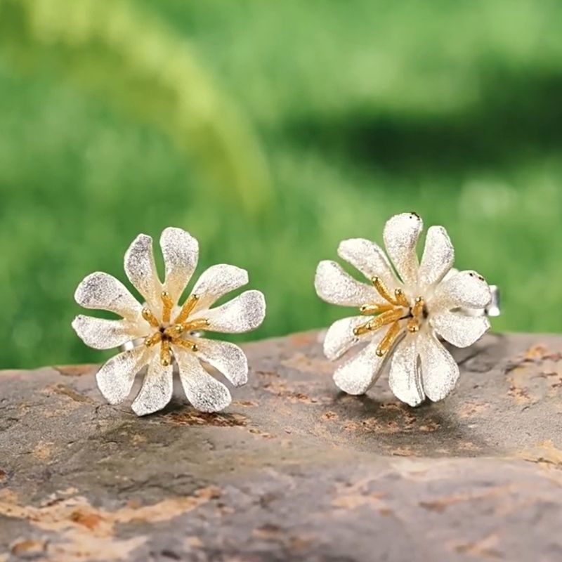 シレネアルメリアの花のピアス - 繊細で美しい花びらを忠実に再現する P193