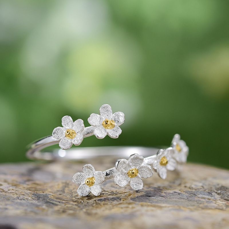 ワスレナグサのリング - シンプルながらもエレガントな雰囲気 R415