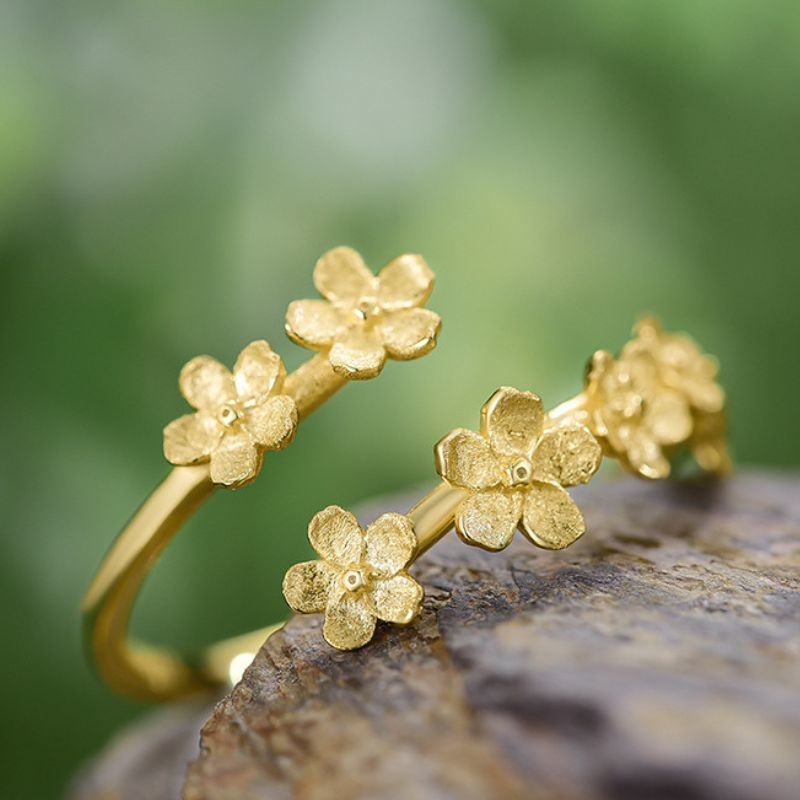 ワスレナグサのリング - シンプルながらもエレガントな雰囲気 R415