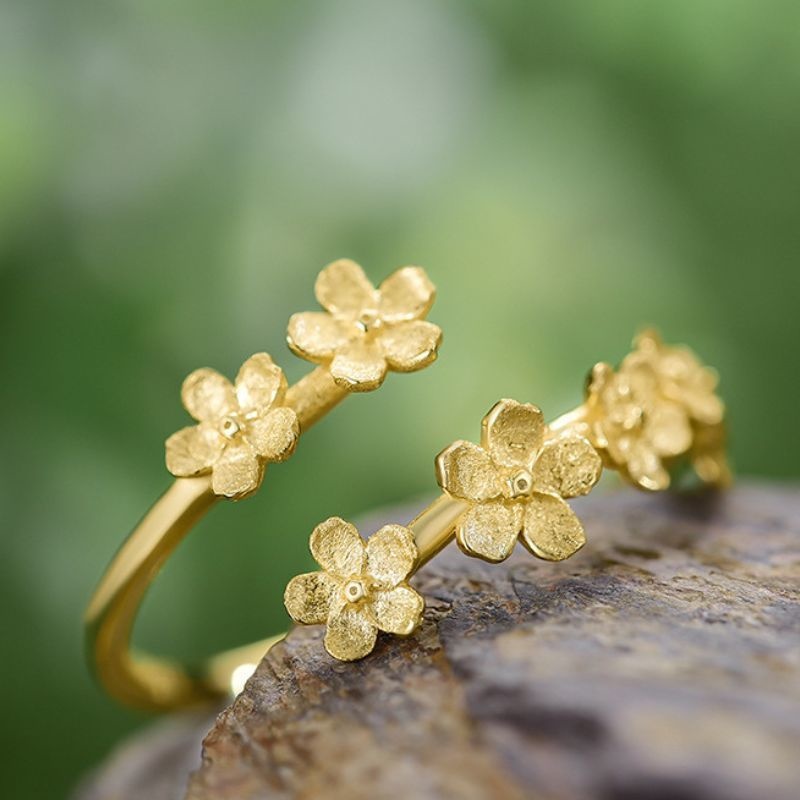 ワスレナグサのリング - シンプルながらもエレガントな雰囲気 R415