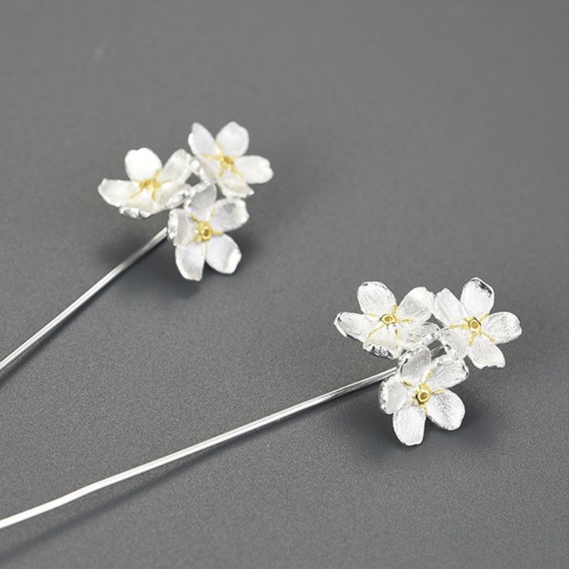 ワスレナグサのピアス - 耳を華やかさを添える R418