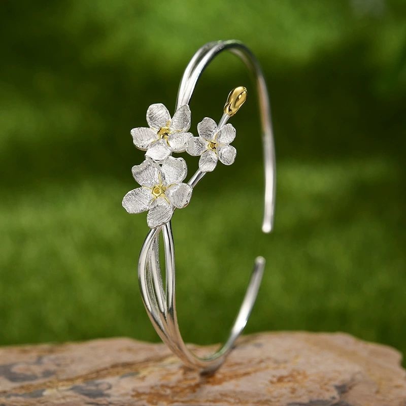 ワスレナグサのバングル - 毎日のおしゃれに華を添えてくれる R420