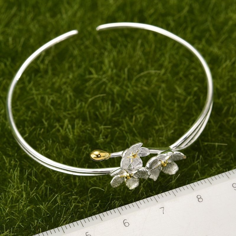 ワスレナグサのバングル - 毎日のおしゃれに華を添えてくれる R420