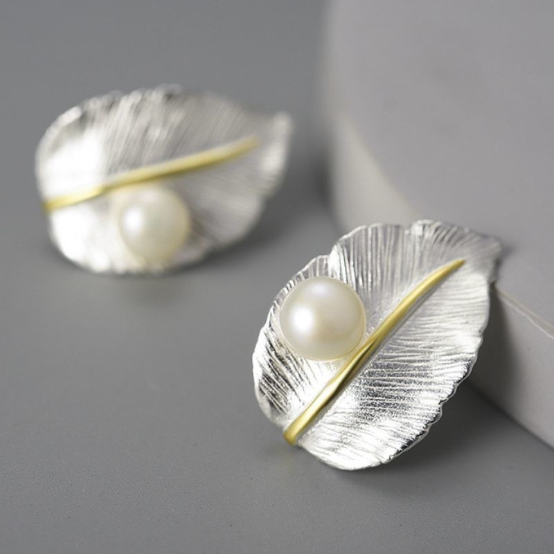 桜の葉のピアス - 特別な日の装いにもぴったり R422