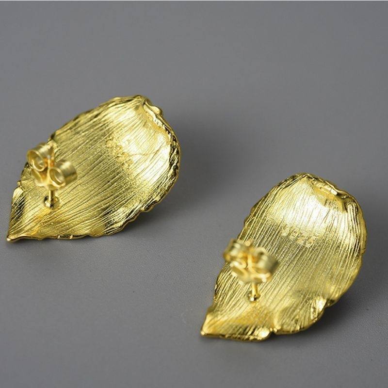 桜の葉のピアス - 特別な日の装いにもぴったり R422