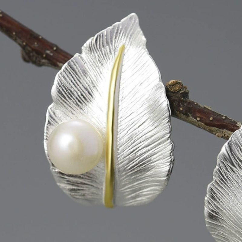 桜の葉のピアス - 特別な日の装いにもぴったり R422