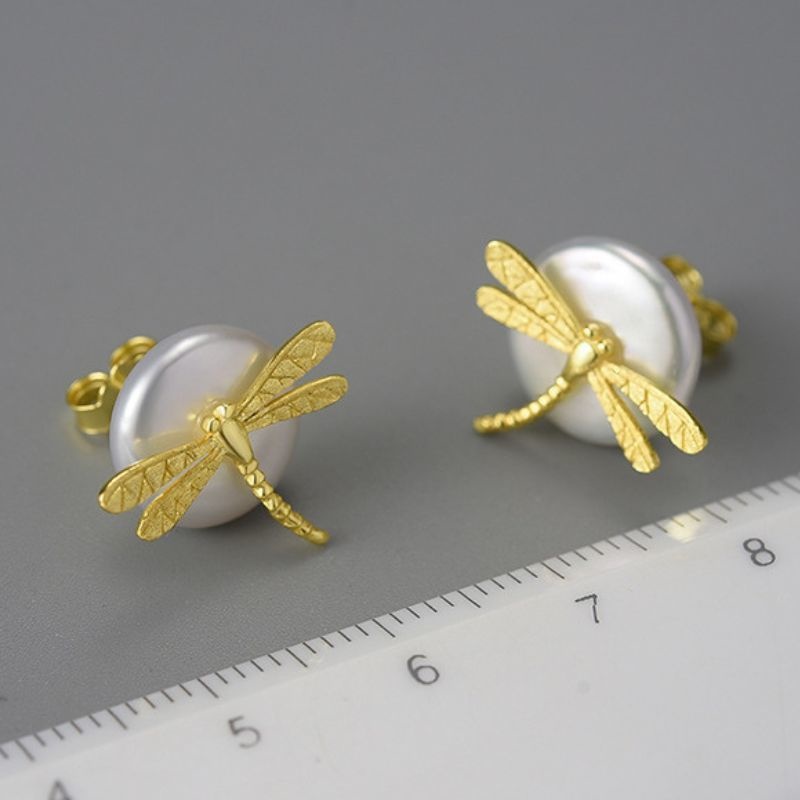 トンボのピアス - 細やかなディテールが特徴 P194