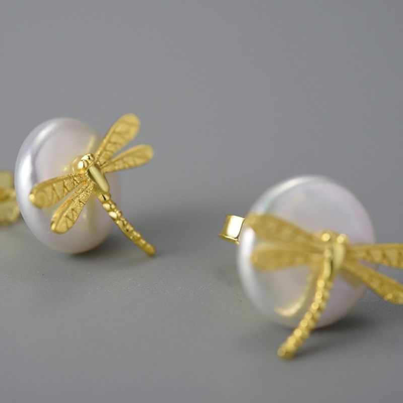 トンボのピアス - 細やかなディテールが特徴 P194