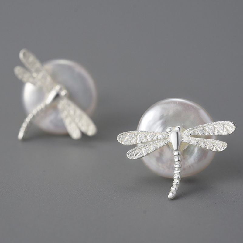 トンボのピアス - 細やかなディテールが特徴 P194