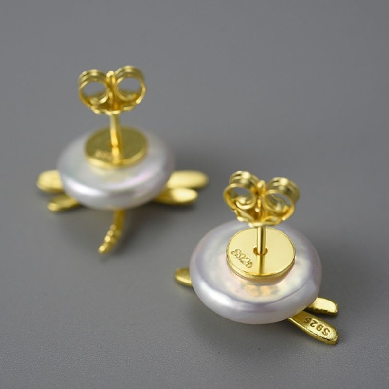 トンボのピアス - 細やかなディテールが特徴 P194