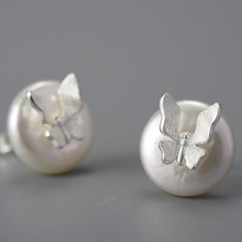蝶々のピアス - 優雅で繊細なデザインが特徴 P195