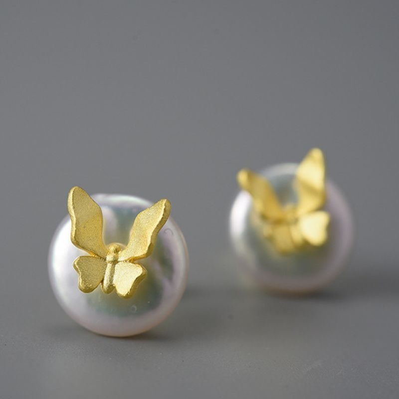 蝶々のピアス - 優雅で繊細なデザインが特徴 P195