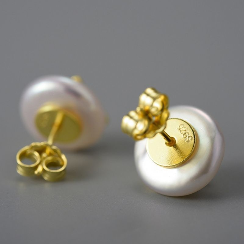 蝶々のピアス - 優雅で繊細なデザインが特徴 P195