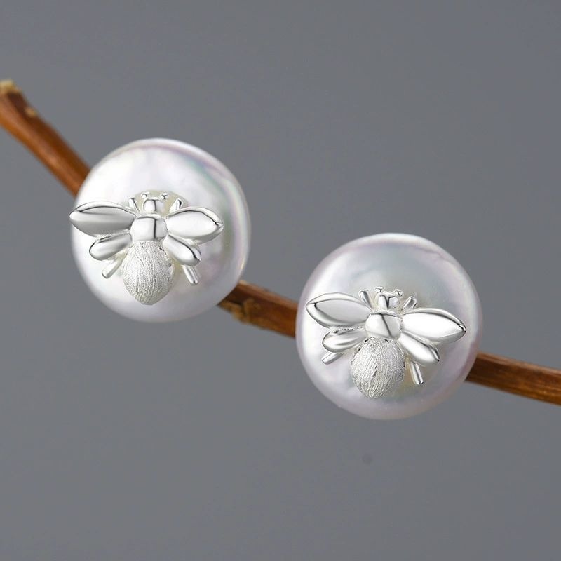 蜜蜂のピアス - 勤勉さと協力を象徴するデザイン P196