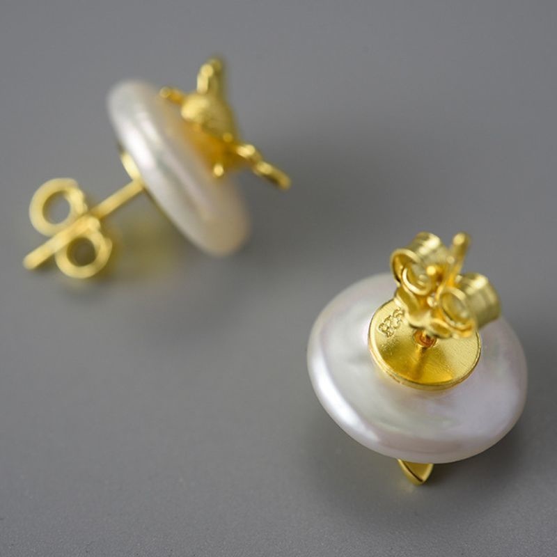 蜜蜂のピアス - 勤勉さと協力を象徴するデザイン P196