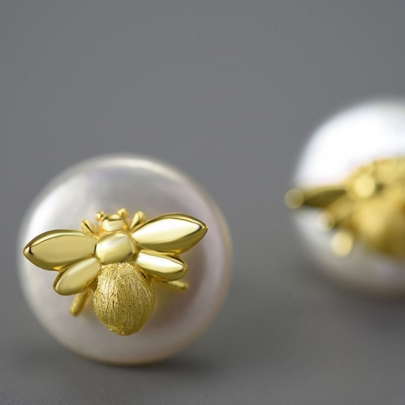 蜜蜂のピアス - 勤勉さと協力を象徴するデザイン P196