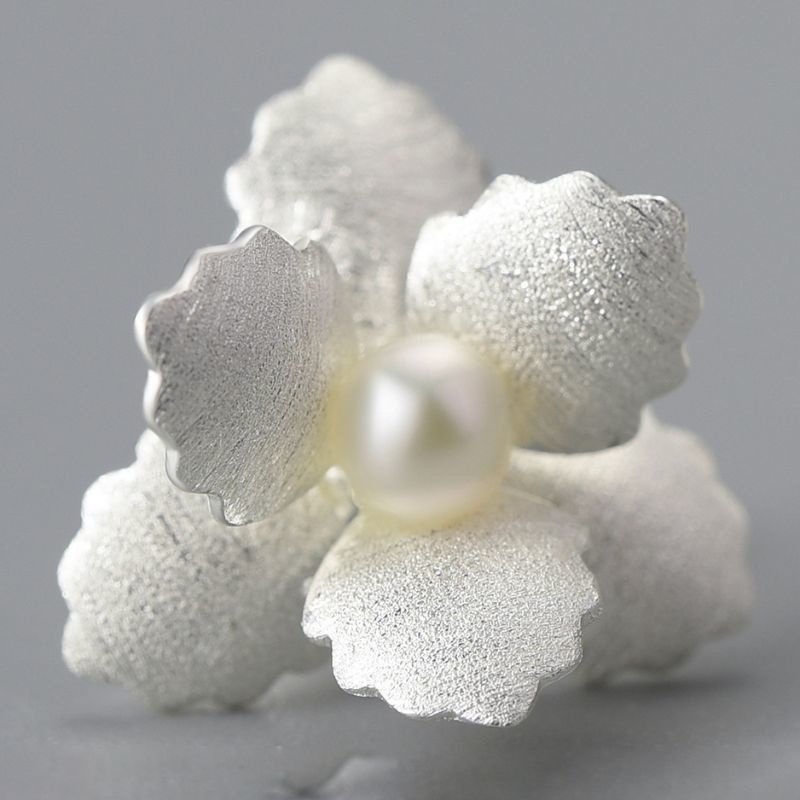 ハナカイドウのピアス - パールをあしらったエレガントなデザイン P197