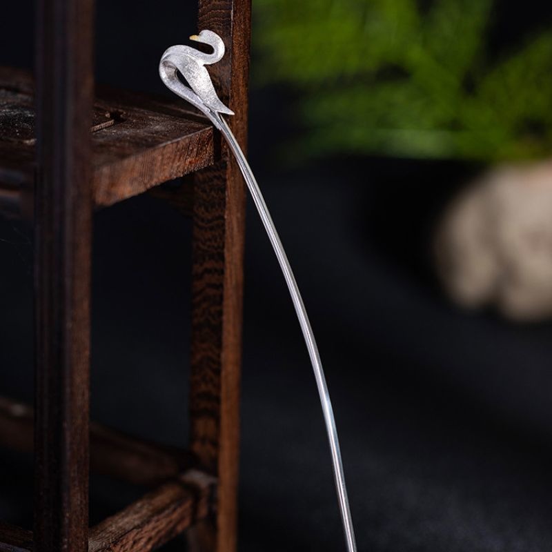 白鳥のかんざし - シンプルでありながらも華やかさを放ち K184