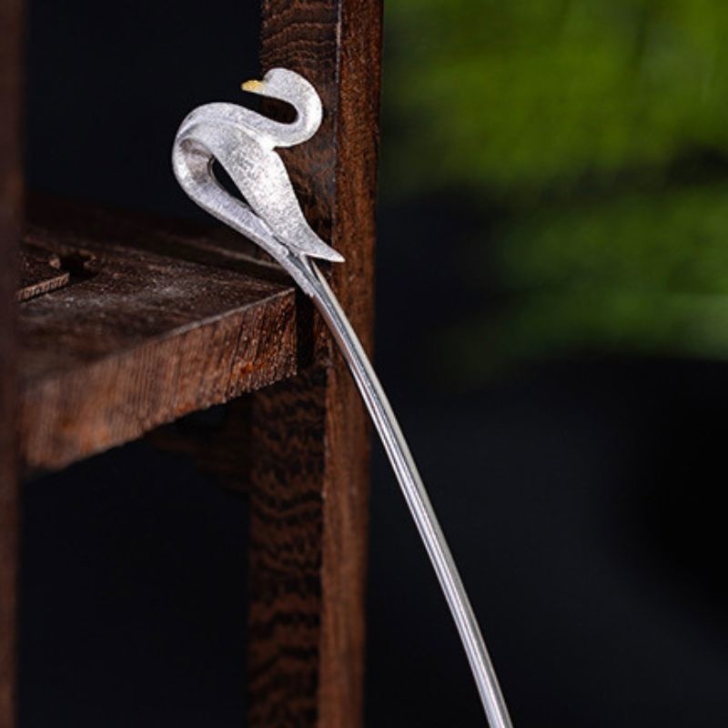 白鳥のかんざし - シンプルでありながらも華やかさを放ち K184