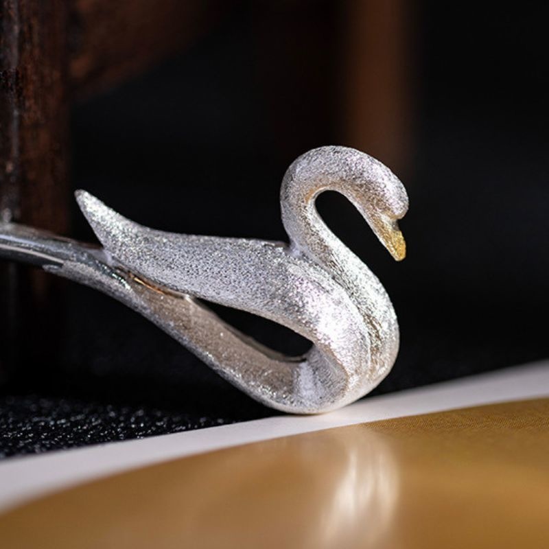 白鳥のかんざし - シンプルでありながらも華やかさを放ち K184