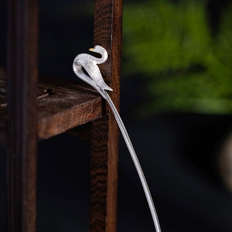 白鳥のかんざし - シンプルでありながらも華やかさを放ち K184