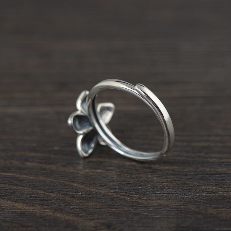 桔梗花のリング - 和の美しさを感じさせる R435